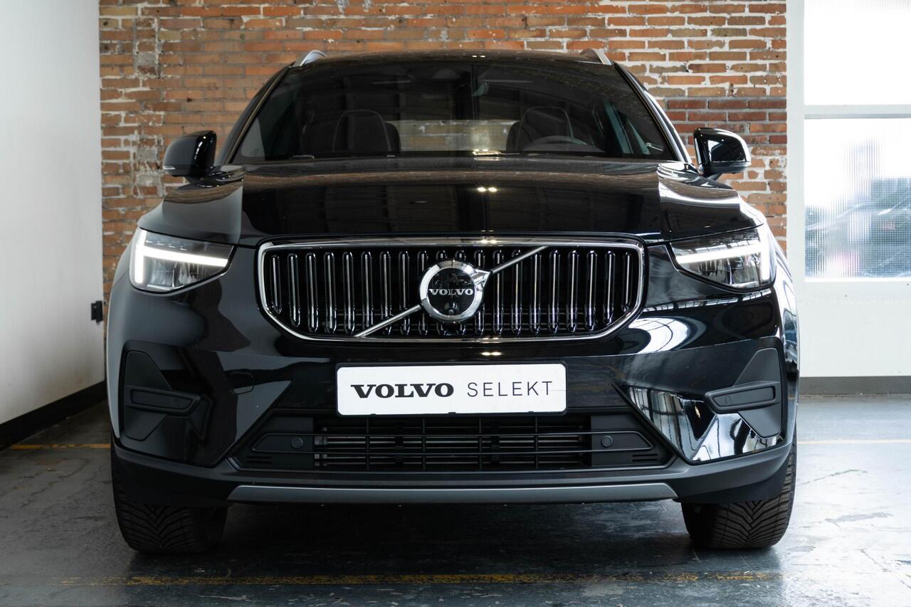 Volvo XC40 T4 Automaat Recharge Inscription | Semi Elektrische Wegklapbare trekhaak | Panoramadak | Harman Kardon Premium Audio | Stoel en Stuurwielverwarming | 360° Parkeercamera | | 4-Seizoenenbanden | Parkeersensoren voor + achter | Parkeerverwarming | Adaptive C