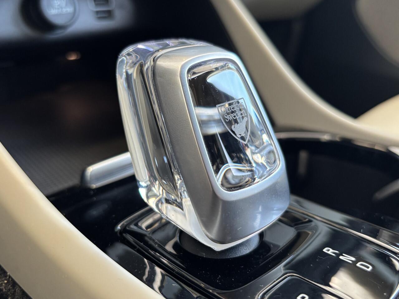 Volvo XC40 1.5 T5 Recharge Inscription * BLIS * CREME LEER Elektr+memory * HARMAN KARDON