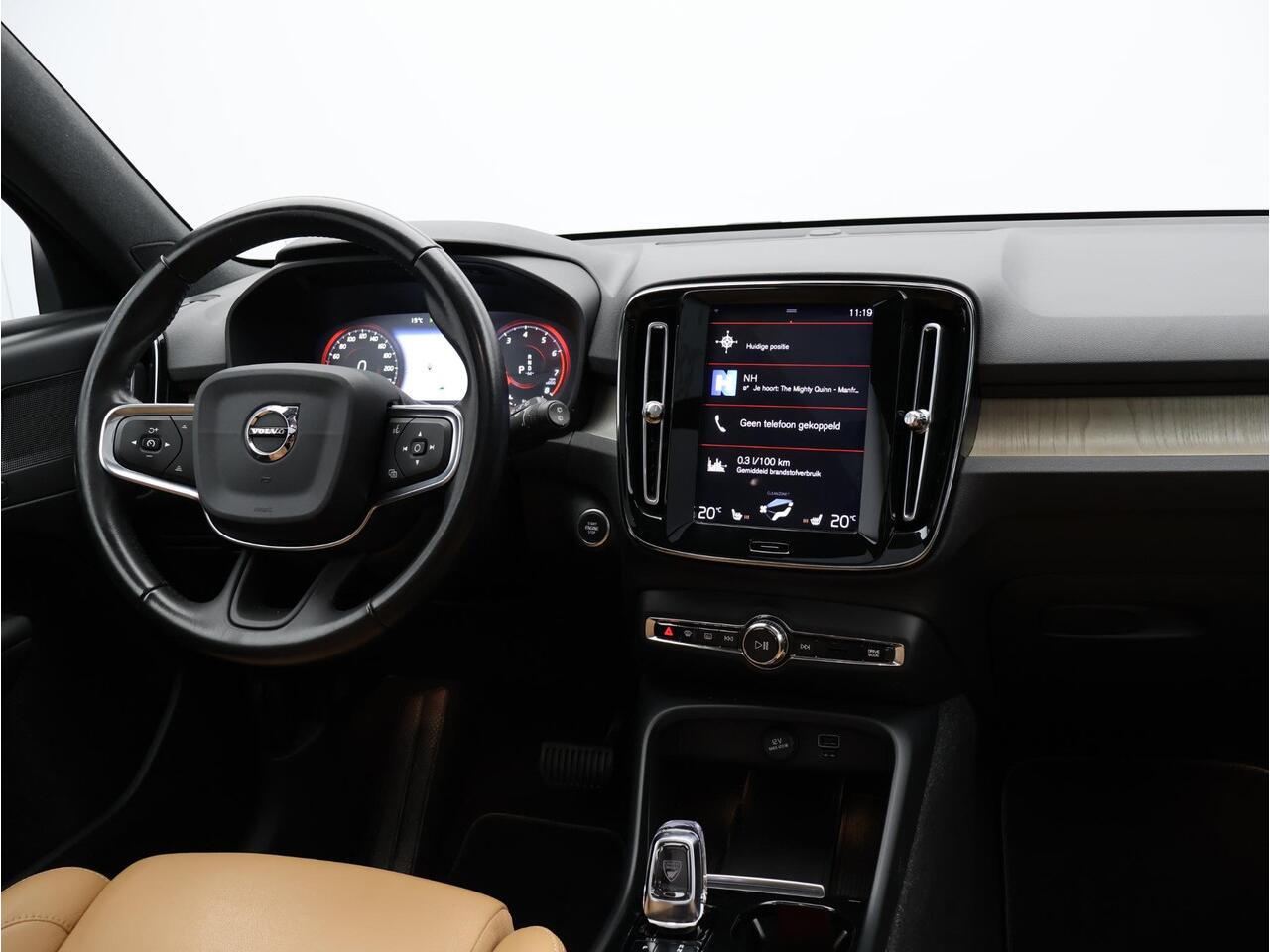 Volvo XC40 T5 AWD Inscription / Panoramisch Dak / Trekhaak / 360gr Camera / Elek. Verstelbare Stoelen / BLIS / Keyless / All Season Banden /