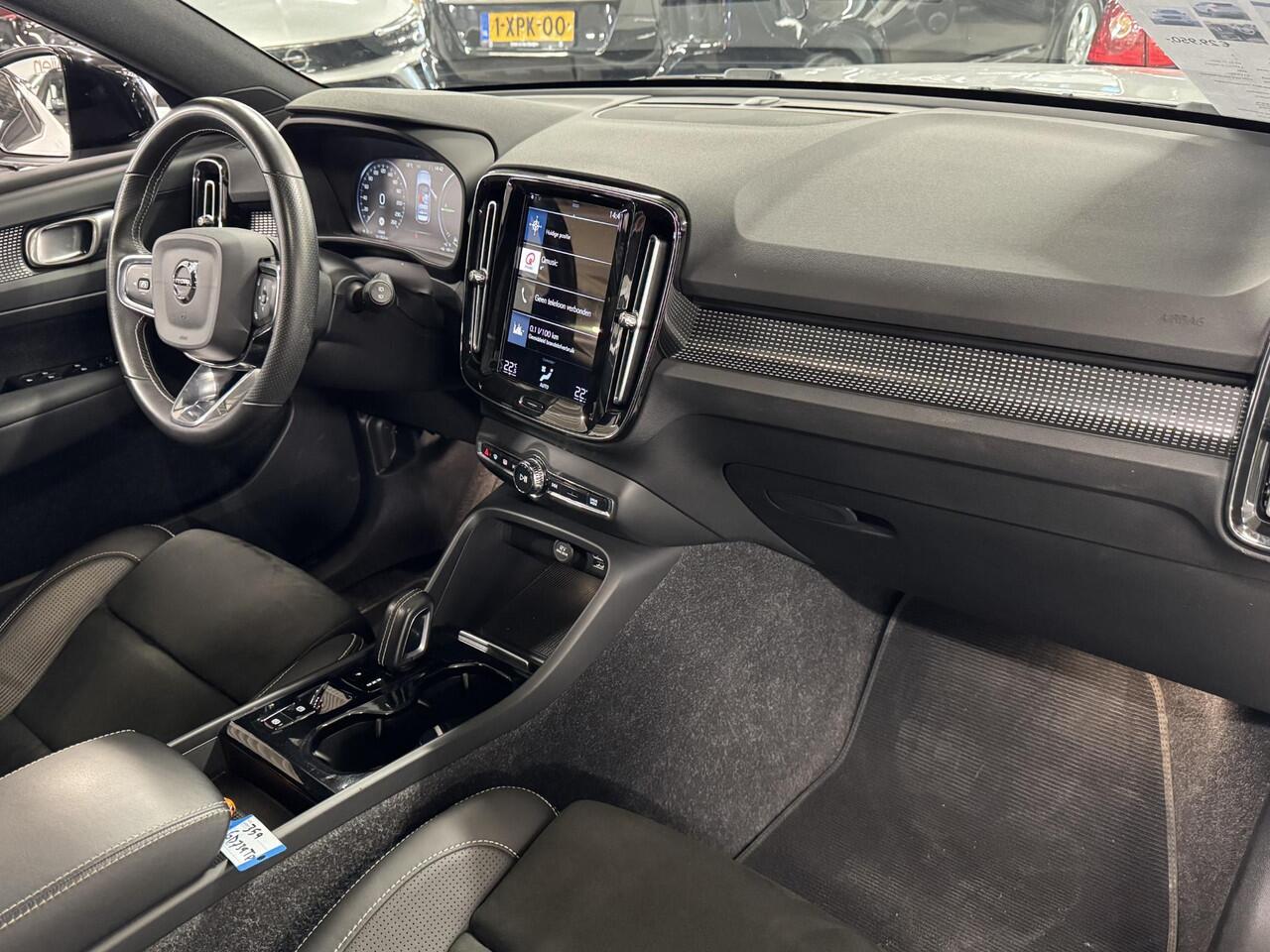 Volvo XC40 1.5 T4 Automaat Recharge R-Design Expression | Full Map Navigatie | Standkachel | Apple Carplay/Android Auto | DIgitaal Dashboard | LED Verlichting | 19"Lmv | 2 Zone Climate Control | Electrische Achterklep KeylessGo | High Performance Audio( Vestiging - 