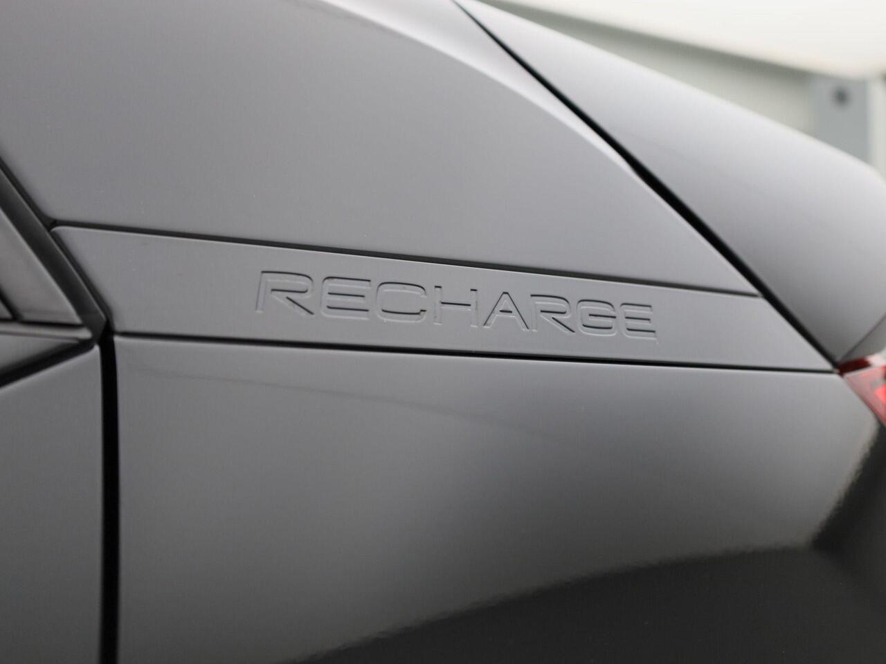 Volvo XC40 Recharge Core 232PK | Navigatie | Allseason-banden | Grootlicht-assistent | Achteruitrijcamera + parkeersensoren | Climate control | Apple CarPlay & Android Auto