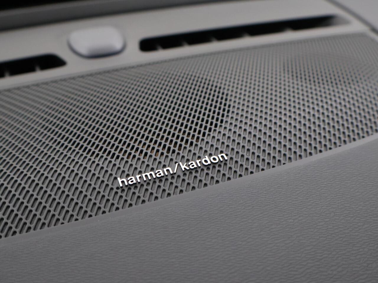 Volvo XC40 RECHARGE TWIN PRO 408 PK + TREKHAAK WEGKL. | 360 CAMERA | PANORAMA | 20 INCH | HARMAN/KARDON