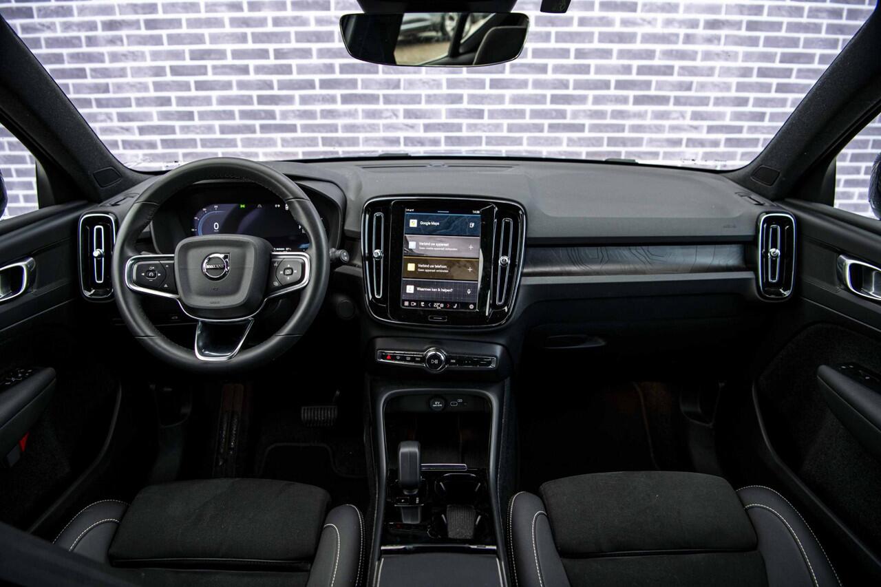 Volvo XC40 Recharge Plus 70 kWh | Adaptive Cruise Control | Dodehoek Detectie | SOH 95% | Stoel en Stuurverwarming | 20" | Nubuck Bekleding |