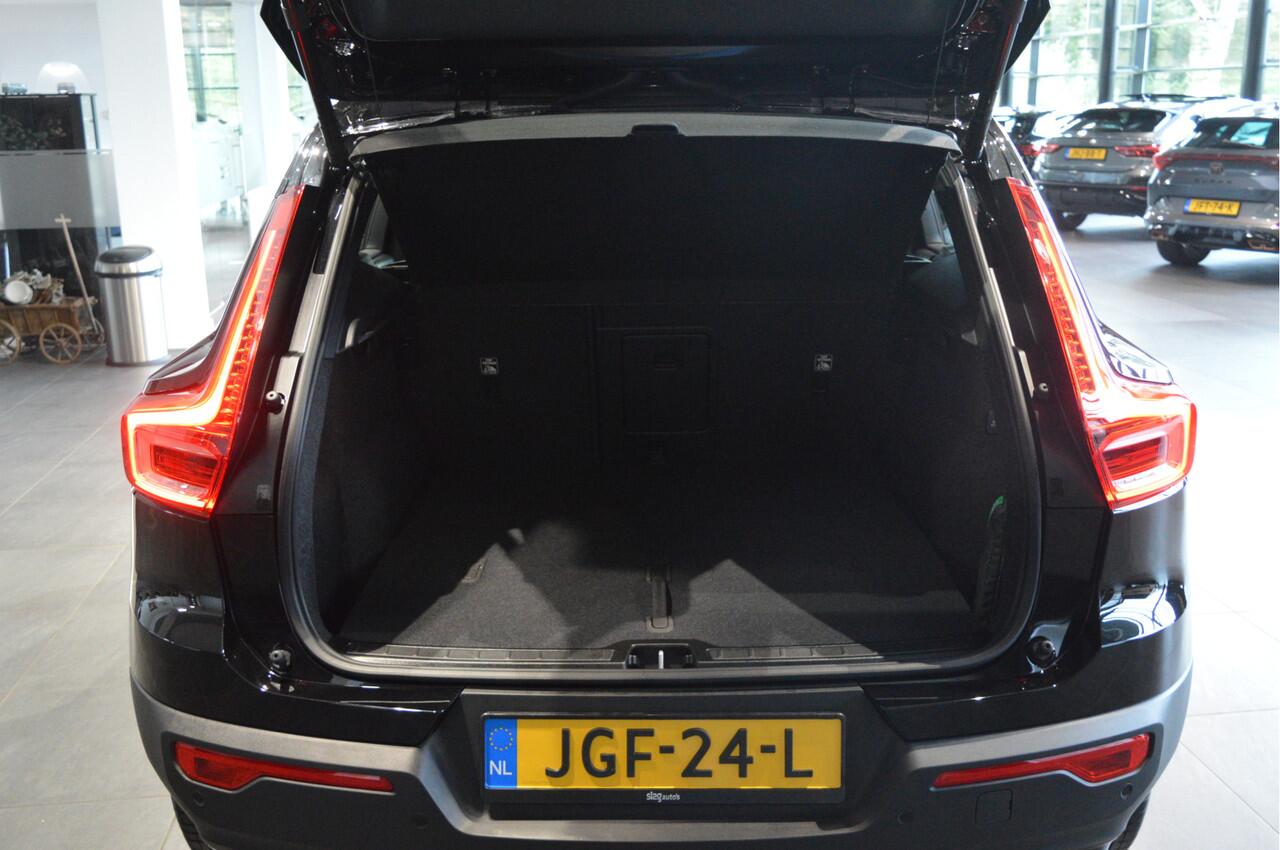 Volvo XC40 2.0 B3 Plus Dark Black edition camera harman kardon 20 inch !!