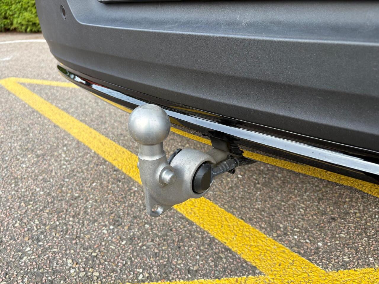 Volvo XC40 2.0 B4 Plus Dark | Elektrische stoelverstelling | Trekhaak | Harman/Kardon |