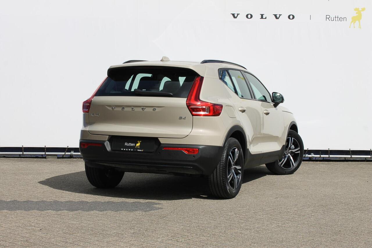 Volvo XC40 B4 211PK automaat Plus Dark Adaptieve Cruise Control / Blis / Google infotainment / Semi elektrisch wegklapbare trekhaak / Verwarmbare voorruit