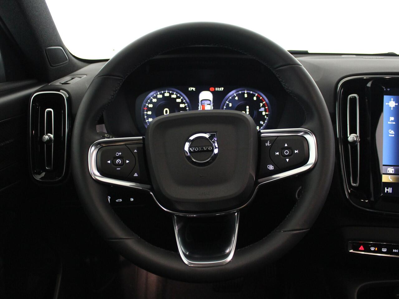 Volvo XC40 1.5 T5 Plug-in hybrid Ultimate Dark | Panoramadak | Hifi | Elektrische stoelen |*