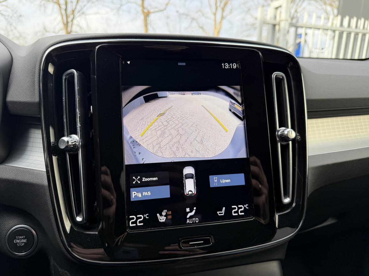 Volvo XC40 1.5 T4 Plug-in hybrid Plus Dark Panorama dak | Getint glas | Stoel en Stuurverwarming