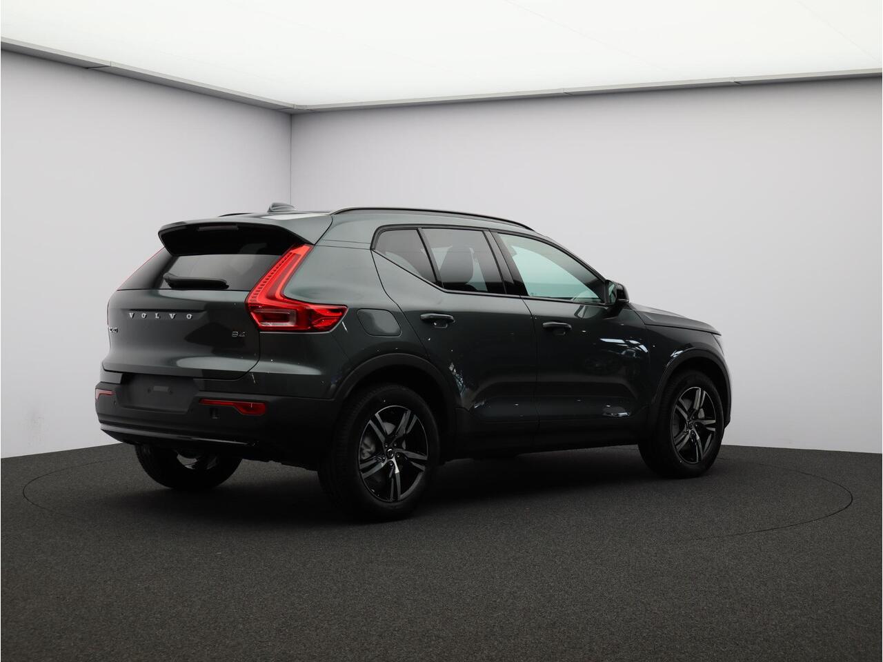 Volvo XC40 2.0 B4 Plus Dark / Panoramadak / Nubuck Bekleding / Harman Kardon / Stoel+Stuurverwarming / Getint Glas / Adaptive Cruise / BLIS /