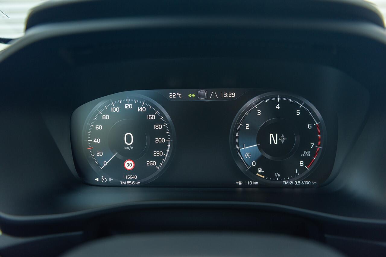 Volvo XC40 T3 Momentum Leder Trekhaak Parkeercamera Stoelverwarming 163pk