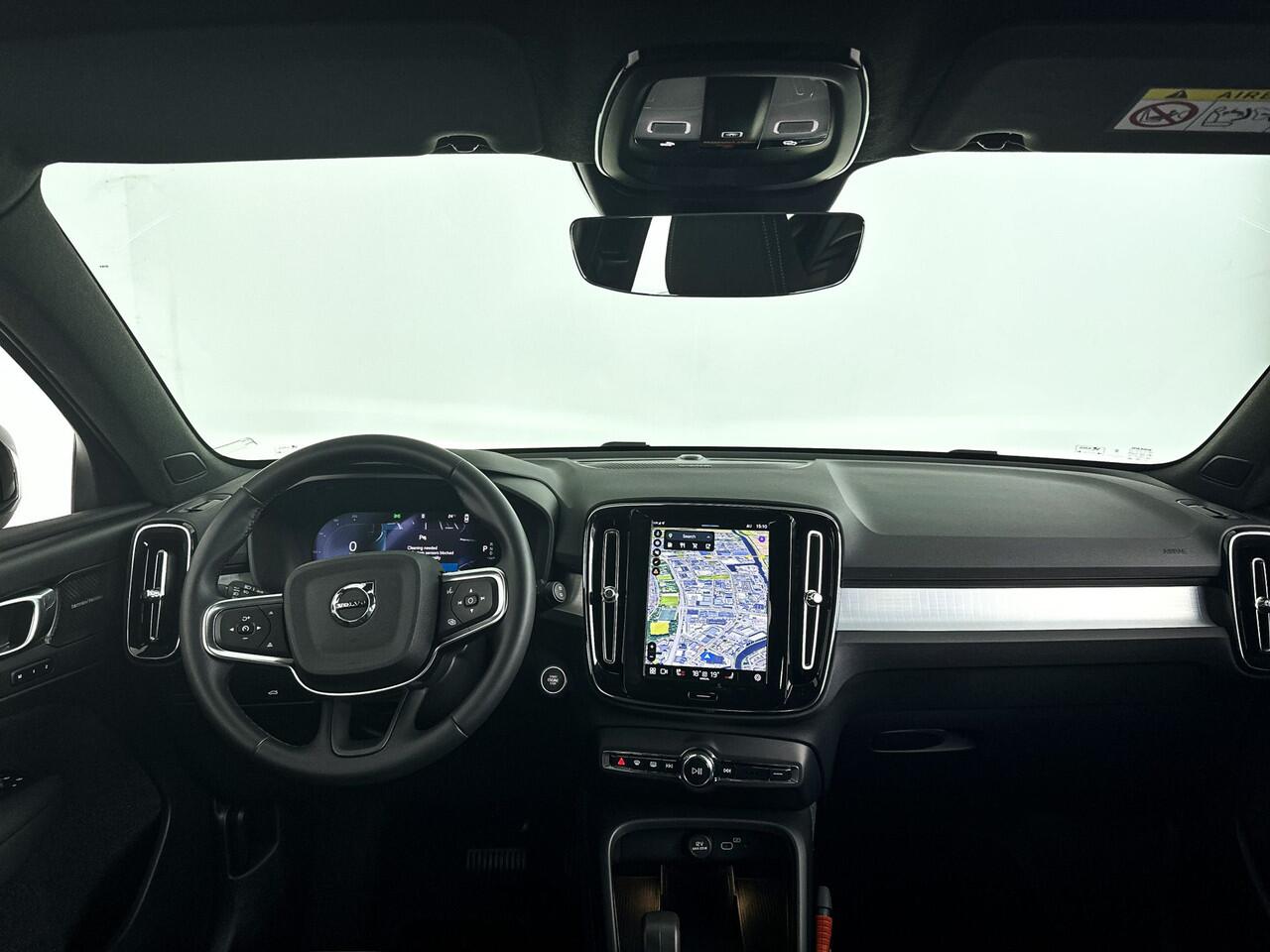 Volvo XC40 B4 Aut. Plus Dark | Harman Kardon | Stoel- en Stuuverwarming | Parkeercamera | Trekhaak