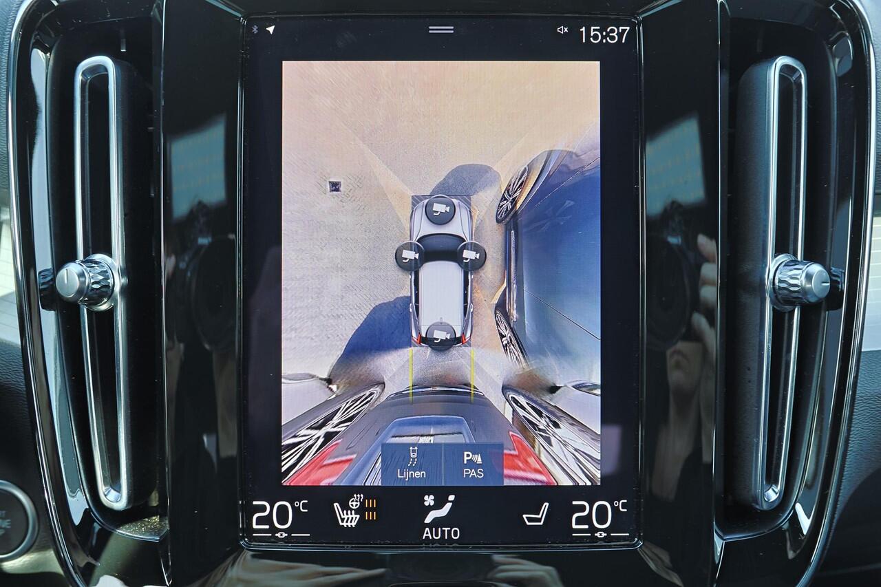 Volvo XC40 T5 Recharge Plus Dark - IntelliSafe Assist - 360º Camera - Harman/Kardon audio - Verwarmde voorstoelen & stuur - Parkeersensoren voor & achter - Elektr. bedienb. voorstoelen met geheugen links - Draadloze tel. lader - Extra getint glas - 19' LMV