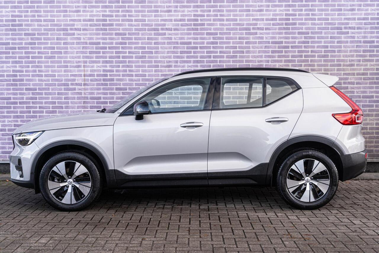 Volvo XC40 2.0 B4 Plus Dark | Trekhaak | Google | Dodehoekdetectie | Adaptieve Cruise Control | Stoel + stuurverwarming | 19" LM | Verwarmbare voorruit |