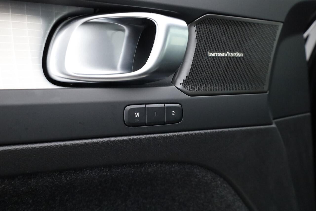 Volvo XC40 B3 Plus Black Edition | 360cam | Pilot Assist | Harman Kardon | Memory seat | 20'' | Pixel LED