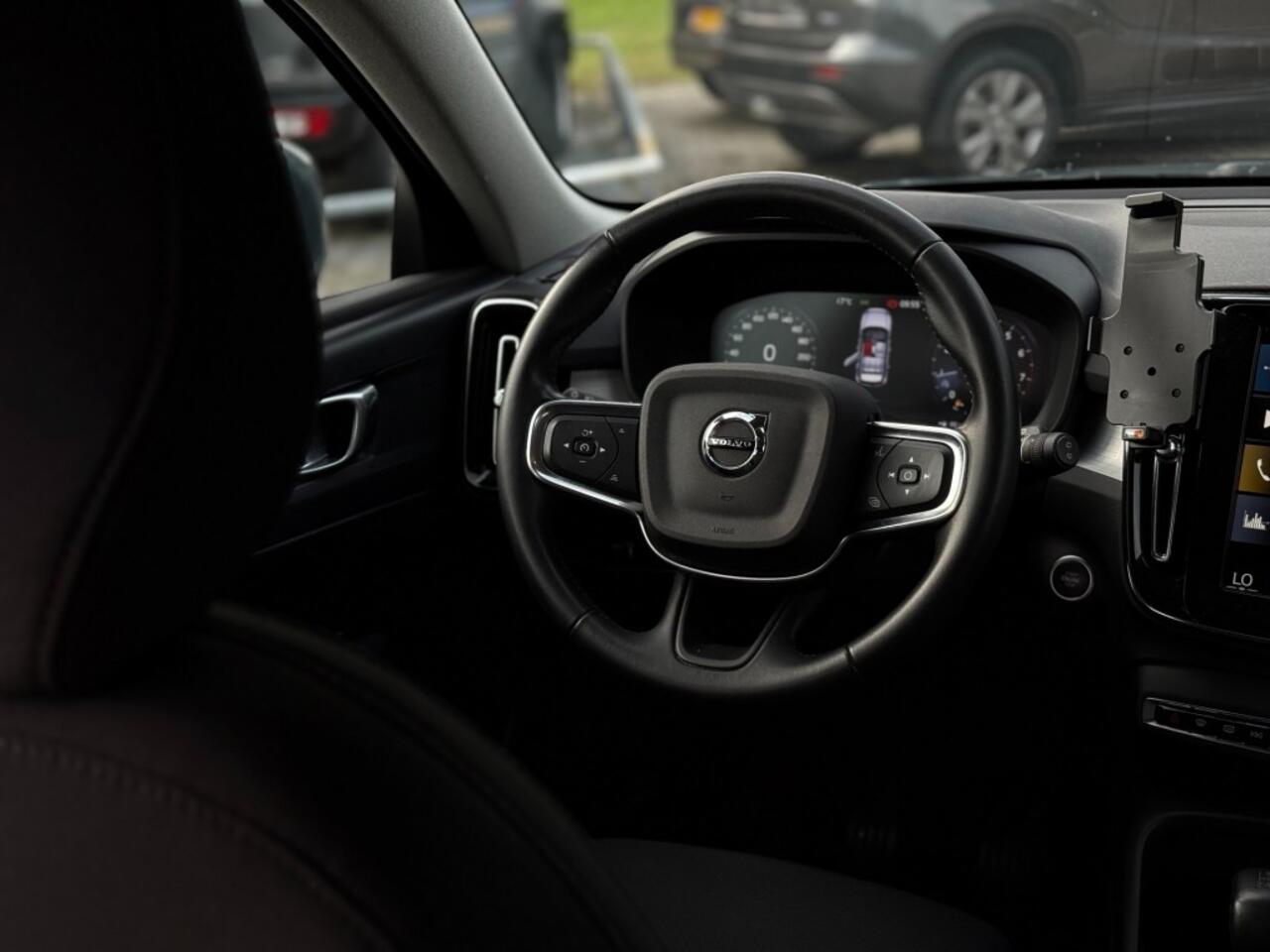 Volvo XC40 1.5 T2 MOMENTUM TREKHAAK LED STOEL/STUUR VERW. ADD CRUISE