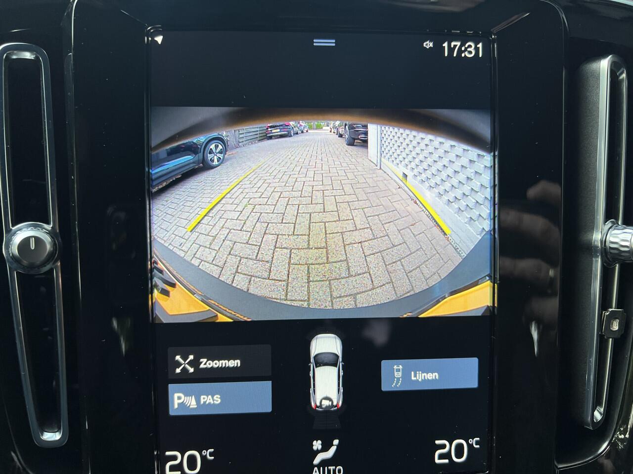 Volvo XC40 1.5 T4 Recharge Core Bright Achteruitrijcamera Navigatie