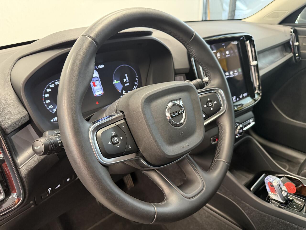 Volvo XC40 1.5 T4 Recharge Inscription H&K Stoel- en stuurverwarming. CC adaptief Leer