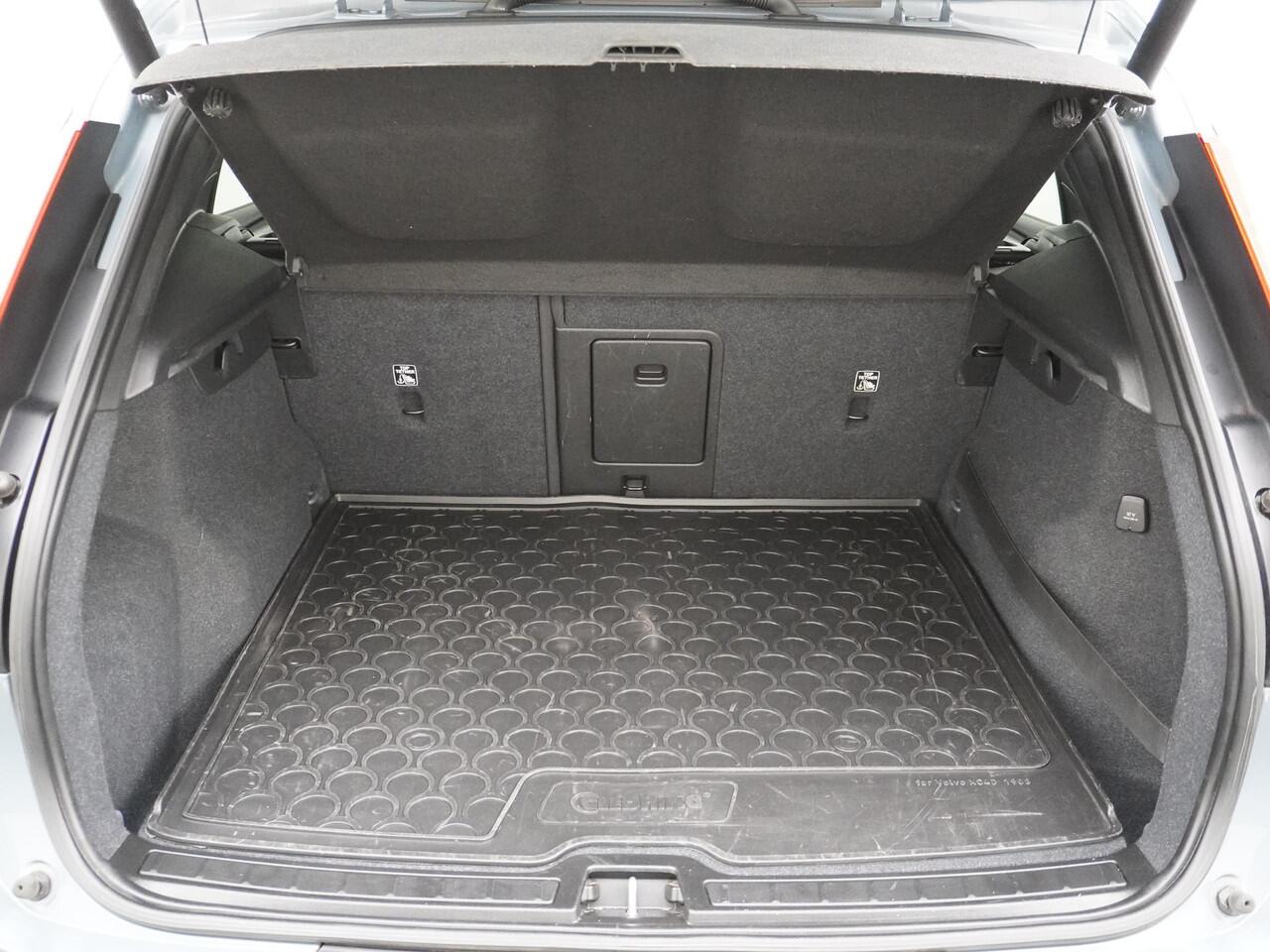 Volvo XC40 1.5 T3 Momentum Trekhaak/Carplay/Stoelverwarming etc.