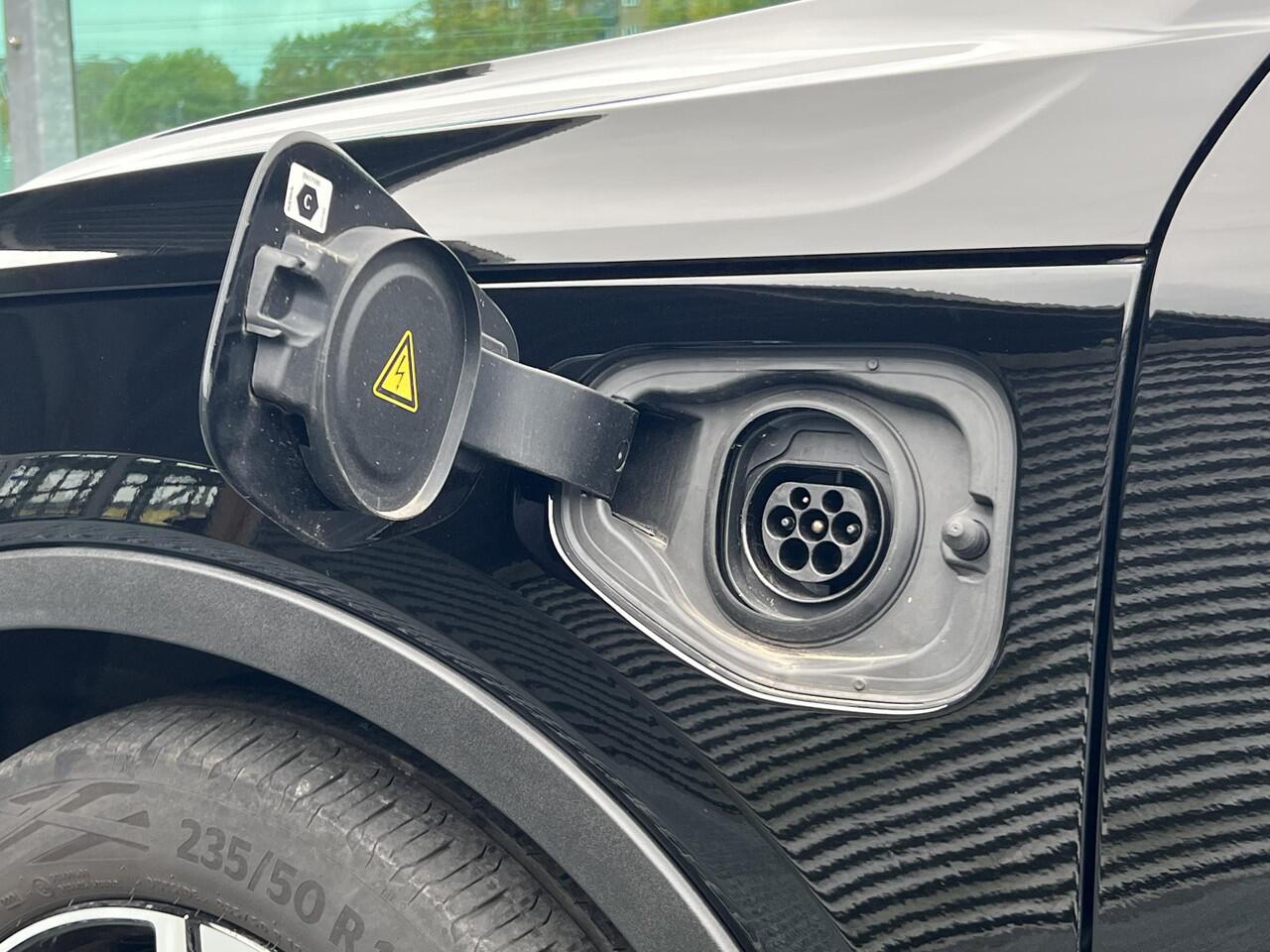 Volvo XC40 1.5 T4 Recharge R-Design Automaat, Adaptive Cruise Control, Blis, Verwarmde stoelen + Stuur, Full Led verlichting