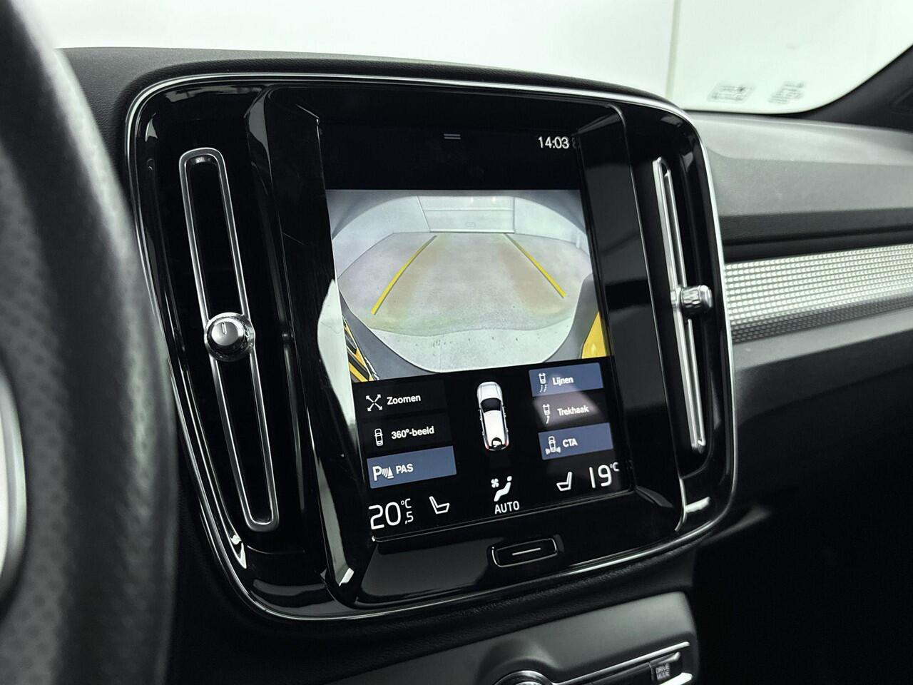 Volvo XC40 1.5 T5 Recharge R-Design Expression | Cruise Control | Elektronisch Climate Control | Elektrische Achterklep | Harman/Kardon | Half-Leder/Alcantara | Memory Stoelen | Stoel- en Stuurverwarming | Voorruitverwarming | Panorama/Schuif- Kanteldak | Trekhaak |