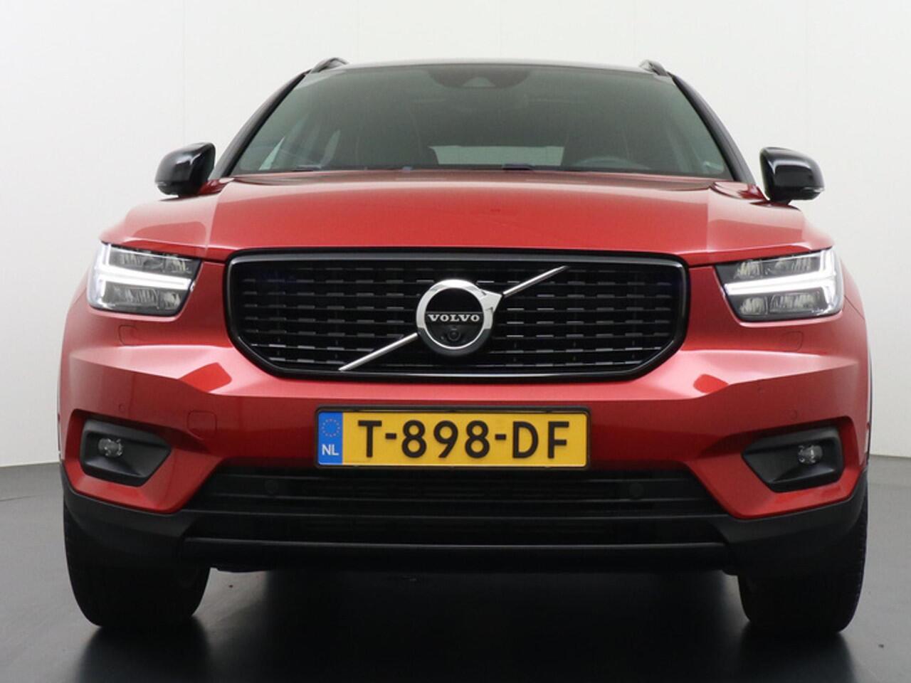 Volvo XC40 1.5 T3 R-Design Panoramadak/Trekhaak/360Camera etc.