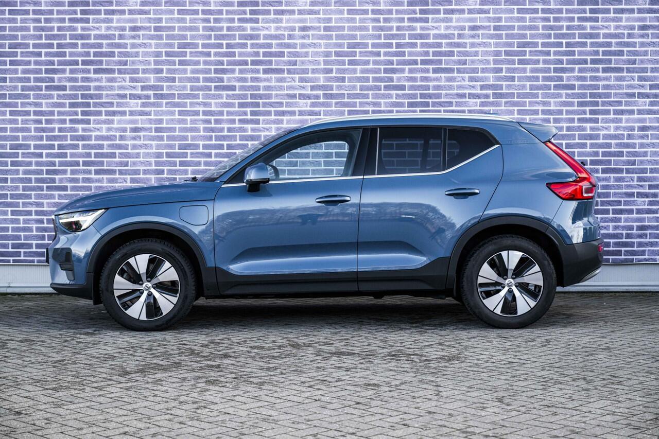 Volvo XC40 Plug-in Hybrid T5 Plus Bright | Facelift | Trekhaak | Adaptive cruise control | Harman Kardon audio | Navigatie | Elektrische stoelverstelling | Getint glas | Dode hoek detectie BLIS | LED koplampen |