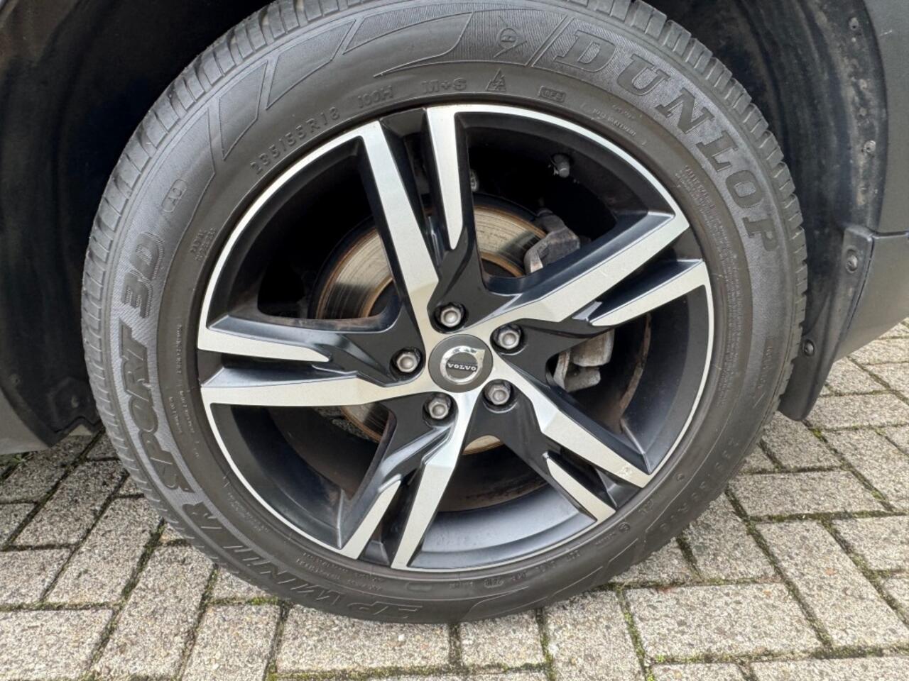 Volvo XC40 1.5 T3 R-Design + D-glas + Harman Kardon Sound + 18 Inch Lmv