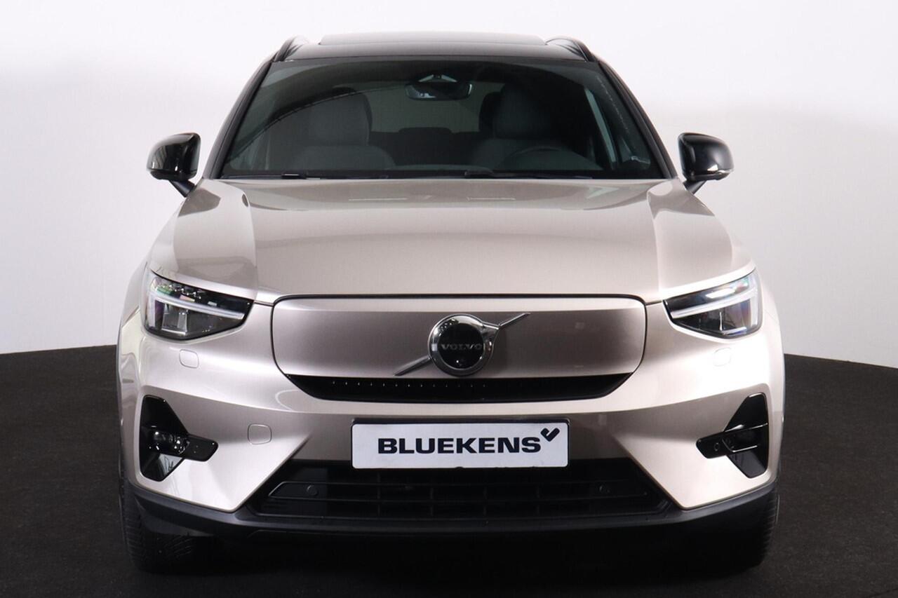 Volvo XC40 Recharge Twin Ultimate 78 kWh - Panorama/schuifdak - IntelliSafe Assist & Surround - 360º Camera - Verwarmde voorstoelen, stuur & achterbank - Parkeersensoren voor & achter - Elektr. bedienb. voorstoelen met geheugen links - Draadloze tel. lader - Warmtep