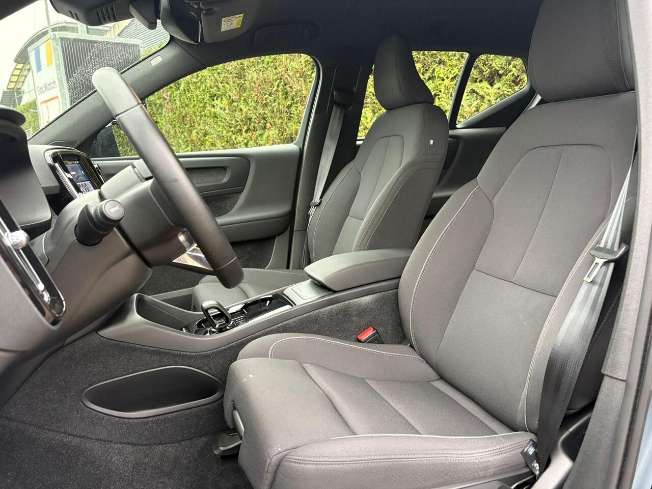 Volvo XC40 Recharge Plus 70 kWh | BLIS | Stoel/Stuur Verwarming | Pilot Assist |