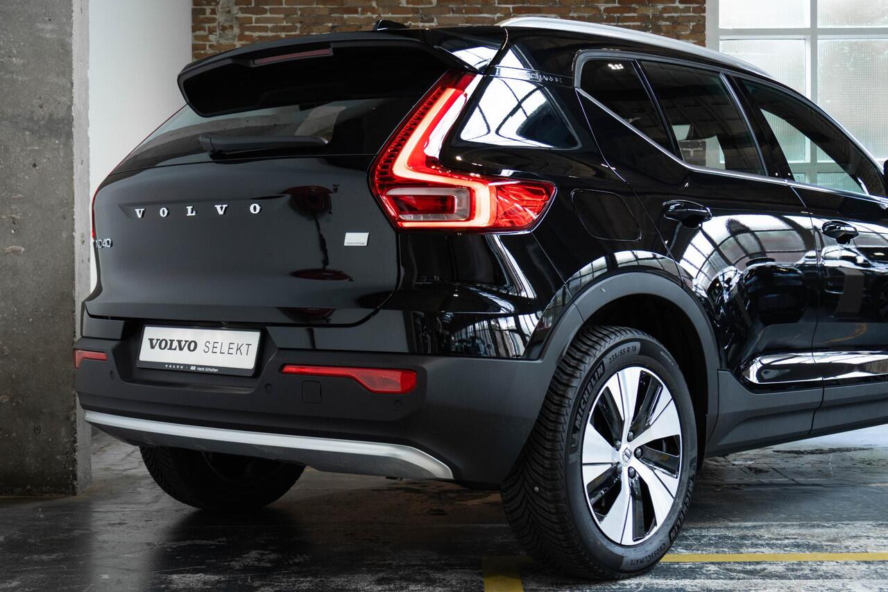 Volvo XC40 T4 Recharge Inscription | 360° Parkeercamera | Semi Electrische Wegklapbare trekhaak | 4-Seizoenenbanden | Draadloze telefoonlader | Panoramadak | Harman Kardon Premium Audio | Stoel en Stuurwielverwarming | Parkeersensoren voor + achter | Parkeerverwarmi