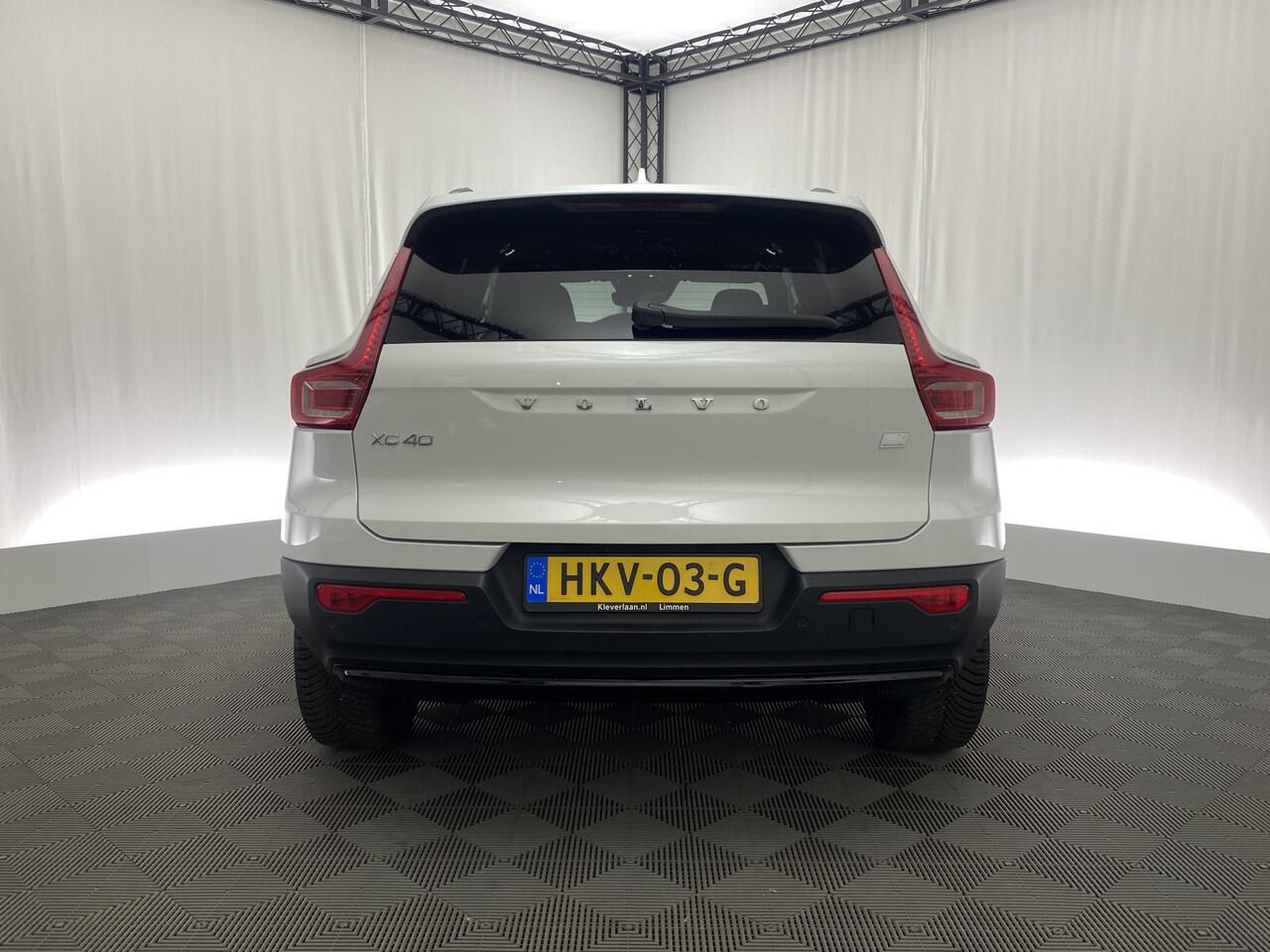 Volvo XC40 1.5 T4 PHEV Plus Dark 211 Pk Automaat | Pano-Dak | Memory Stoel | Carplay | H&K |