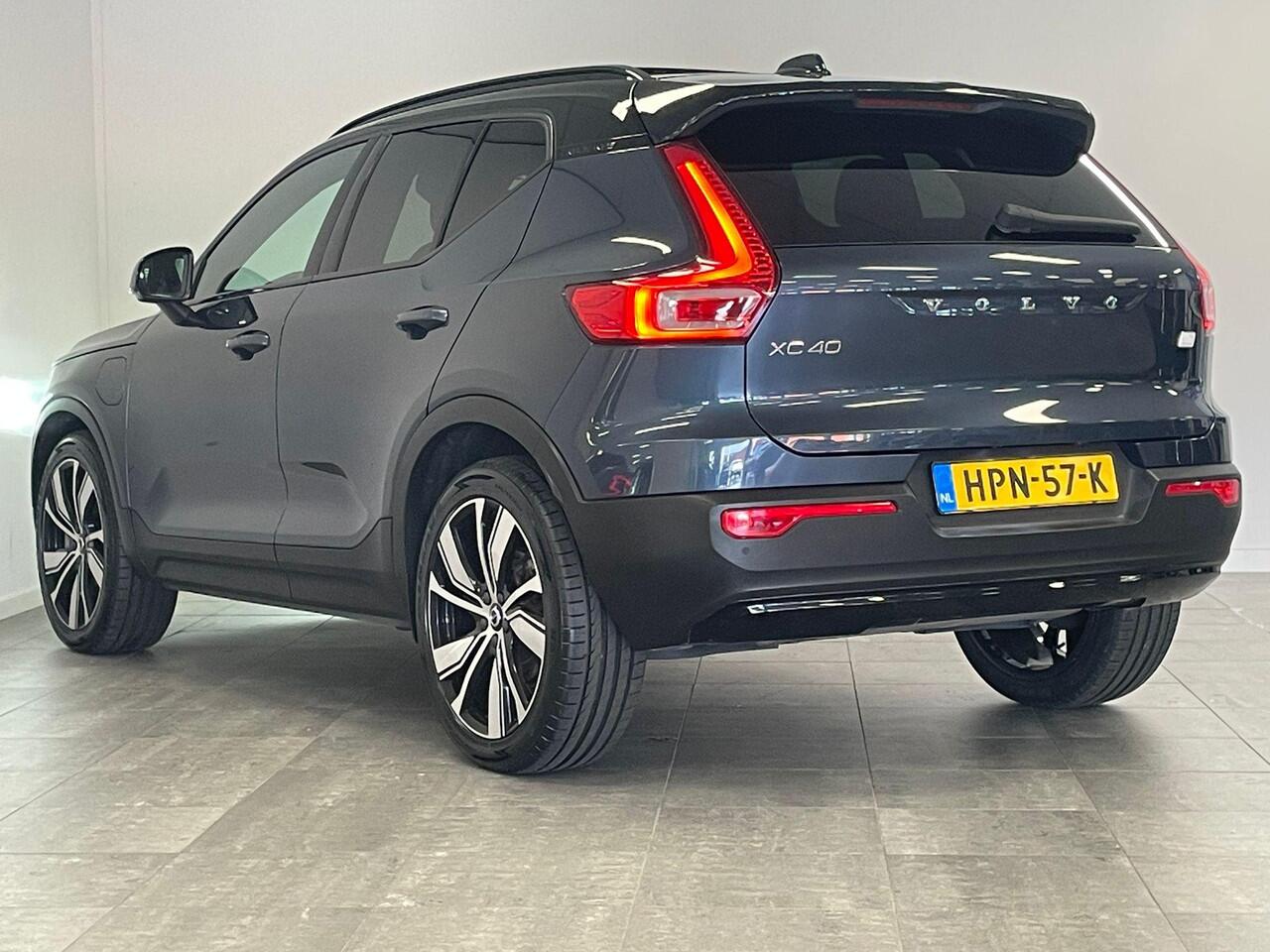 Volvo XC40 1.5 T4 Recharge R-Design | PANO | CAMERA | 20" LMV | HALF-LEDER |