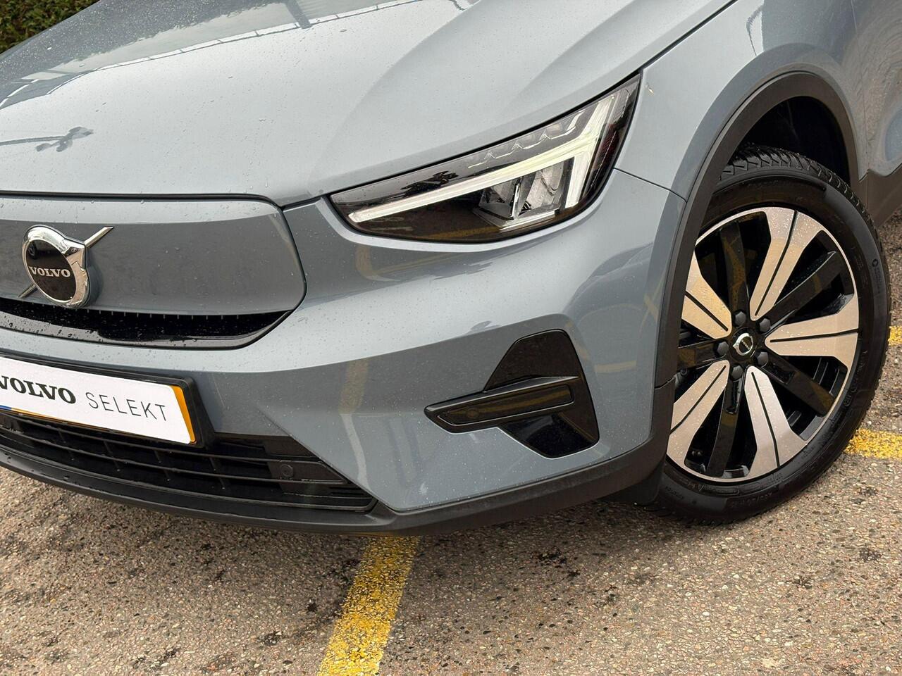 Volvo XC40 Recharge Plus 70 kWh | BLIS | Stoel/Stuur Verwarming | Pilot Assist |