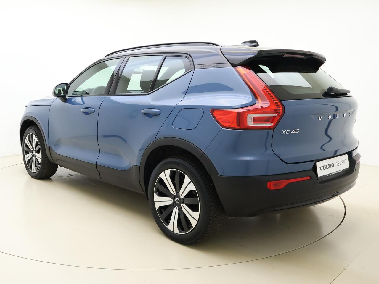 Volvo XC40 Recharge Core / El. Trekhaak / Metallic Lak / Zitting Verlenging / 19'' + All Season banden / PDC + Camera / Lane Keeping Aid /