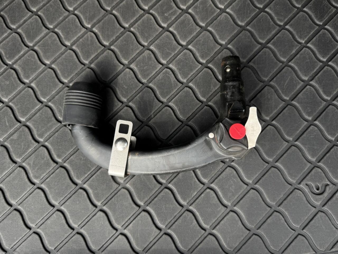 Volvo XC40 2.0 T4 Momentum| Trekhaak, CarPlay, Keyless, Leder