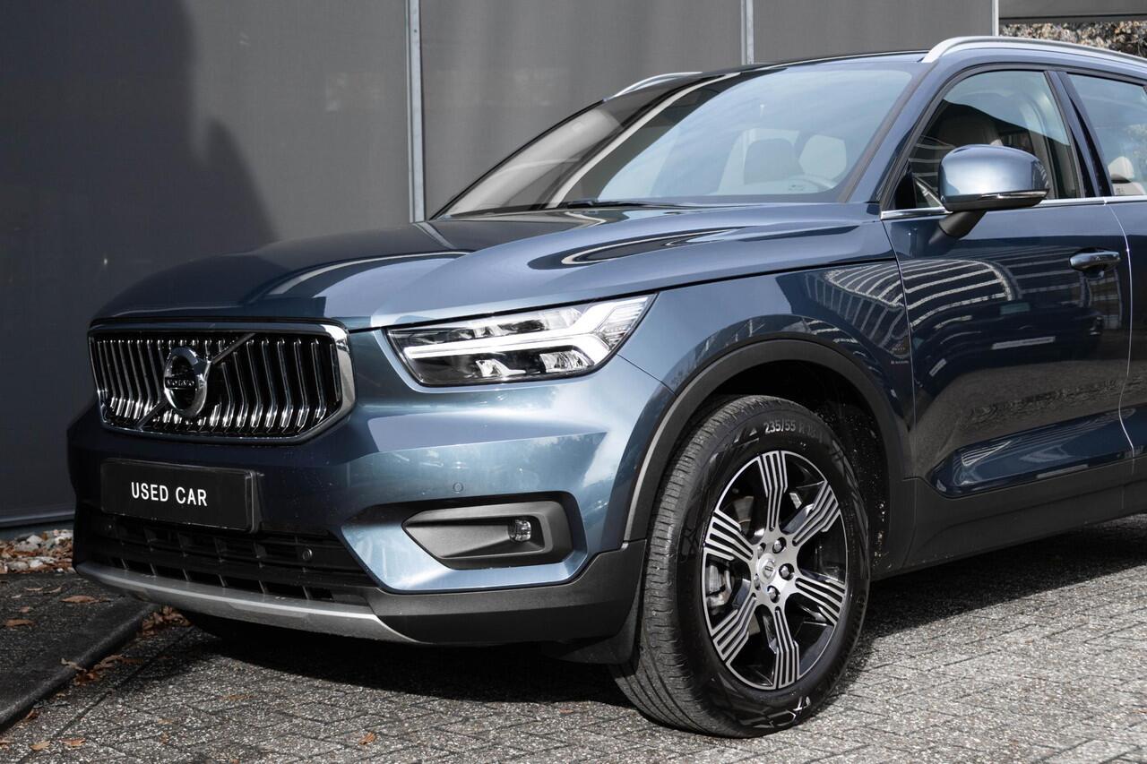 Volvo XC40 T2 Inscription | Parkeercamera | Fullmap Navigatie | Verwarmbare voorstoelen en Stuurwiel | Lederen bekleding | Semi Elektrische Trekhaak | BLIS | Adaptieve Cruise Control |