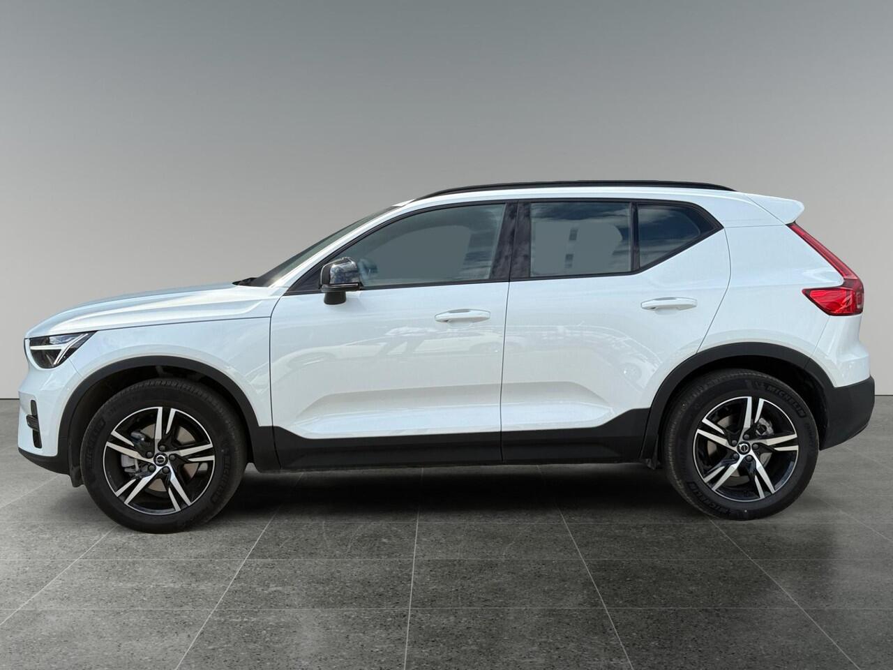 Volvo XC40 2.0 B4 Plus Dark | Trekhaak | Verwarmbare voorruit | Stoelverwarming | Harman/Kardon Audio |