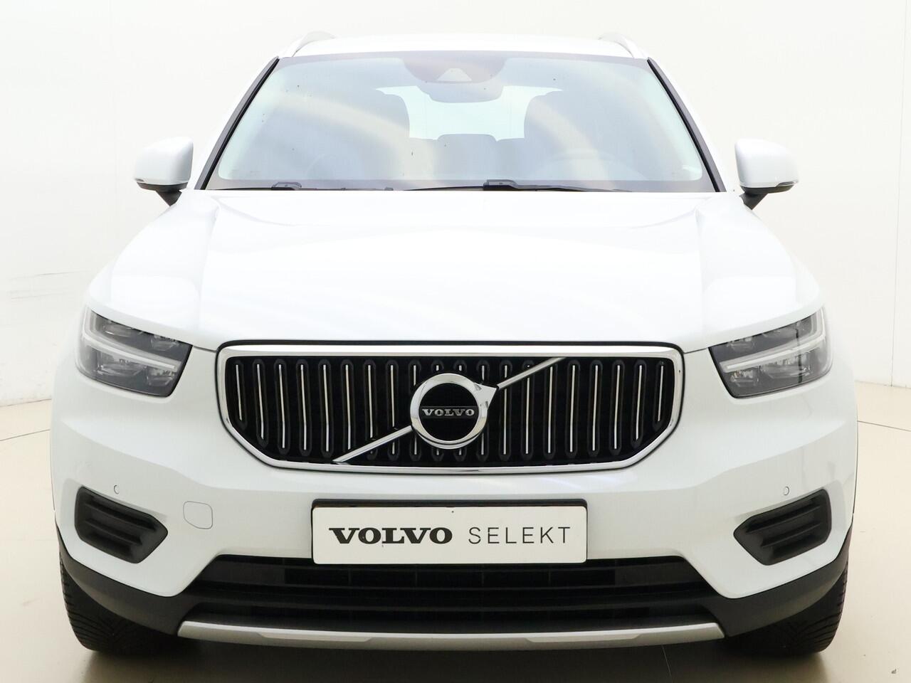 Volvo XC40 T4 211pk Inscription / Leder / BLIS / Adaptieve cruise / Stoel-Stuur verwarming / 19 inch / PDC camera.