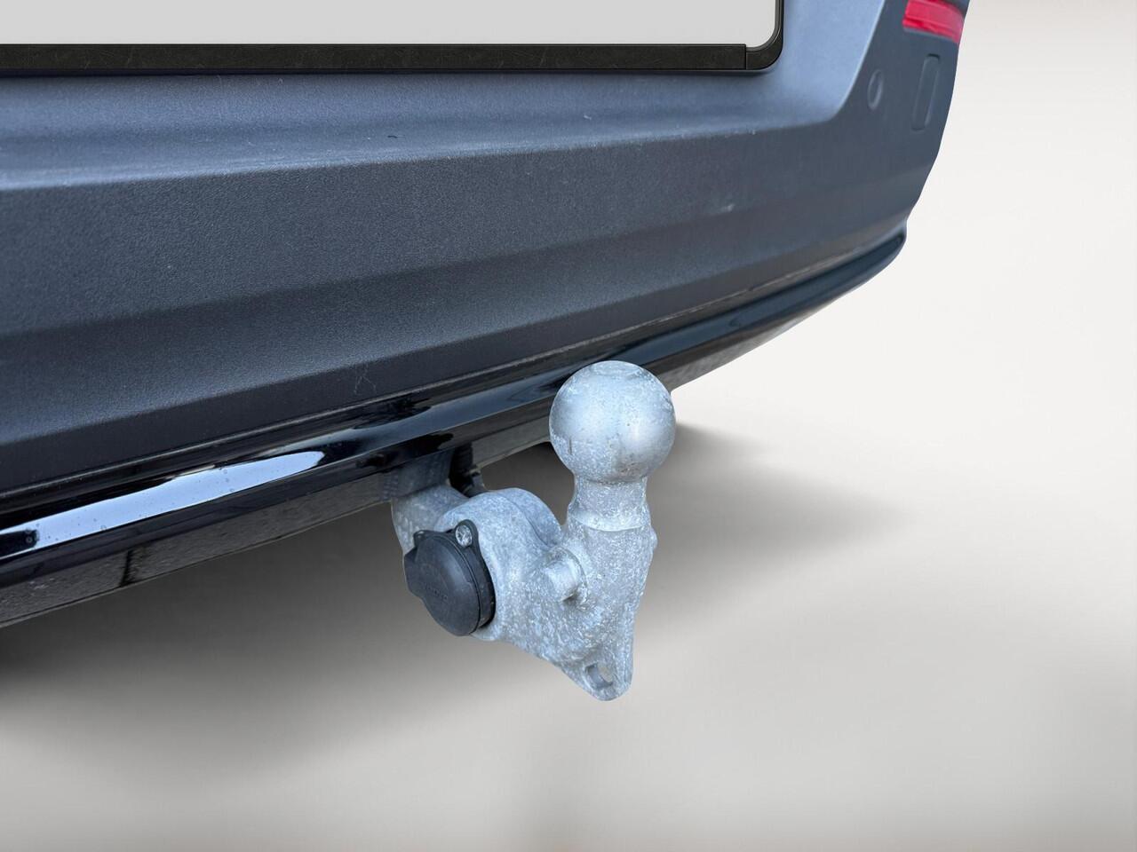 Volvo XC40 2.0 B4 Plus Dark | Trekhaak | Stoelverwarming | Keyless Entry | Elektrische kofferklep |