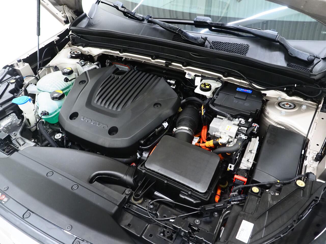 Volvo XC40 1.5 T5 262pk! Recharge Ultimate | Panoramadak | Pilot Assist | Harman/Kardon | 360 | Keyless | Carplay