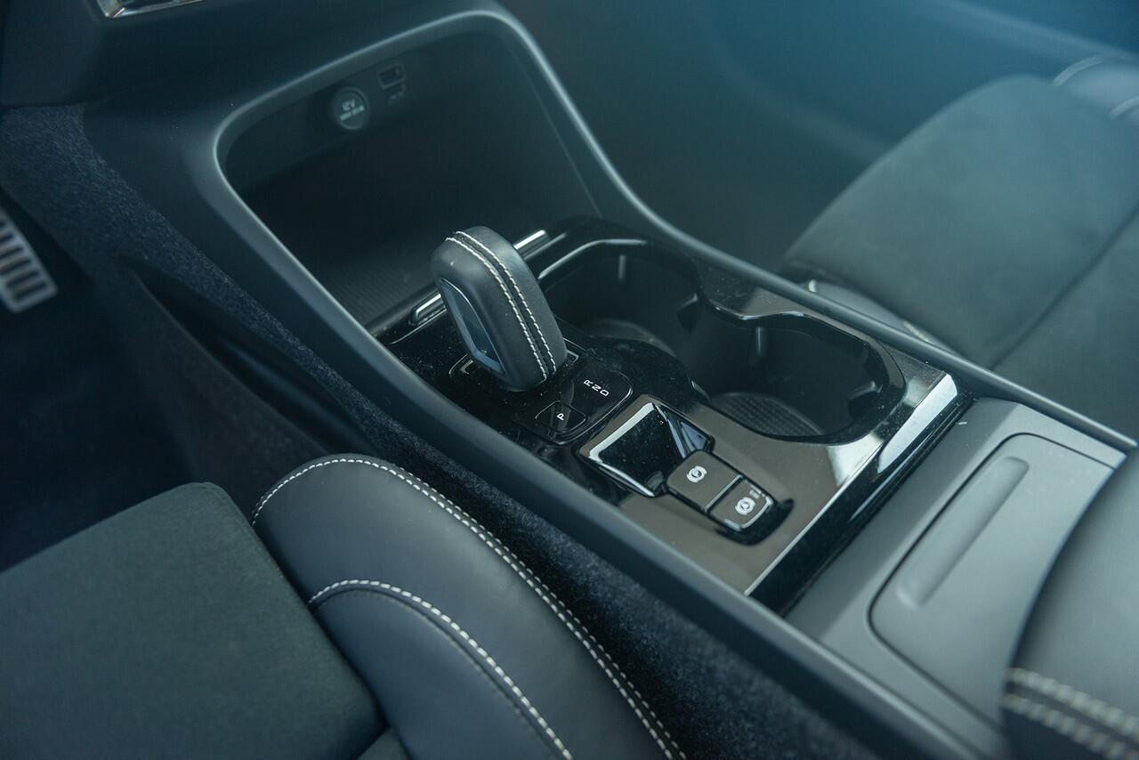 Volvo XC40 T3 Aut. R-Design ACC Trekhaak Parkeercamera 163pk