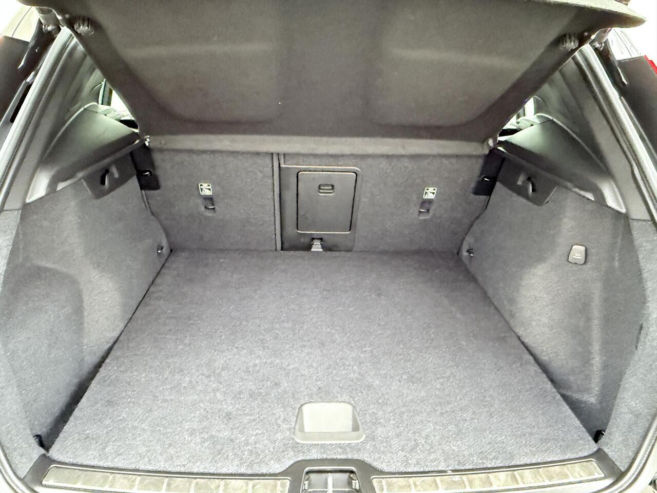 Volvo XC40 1.5 T5 Recharge Ultimate Bright Trekhaak/Panodak/HarmanKardon etc.