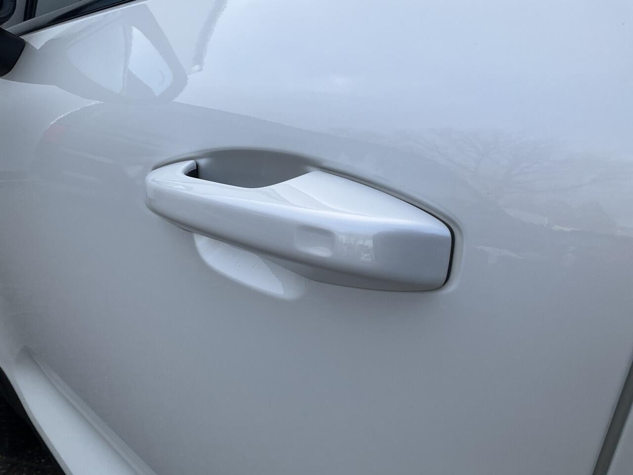 Volvo XC40 1.5 T5 262pk Recharge R-Design 360° HK Pano Trekhaak Stoel/Stuurverw. PHEV