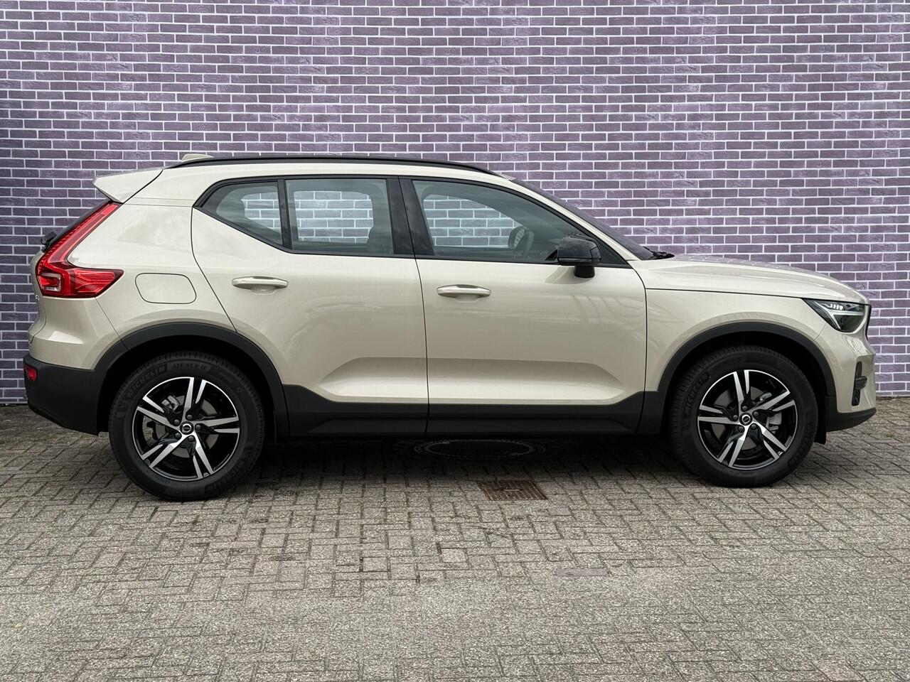 Volvo XC40 2.0 B4 Plus Dark | Trekhaak | Camera | Harman/Kardon | Keyless Entry/start | elektrisch verstelbare voorstoelen |