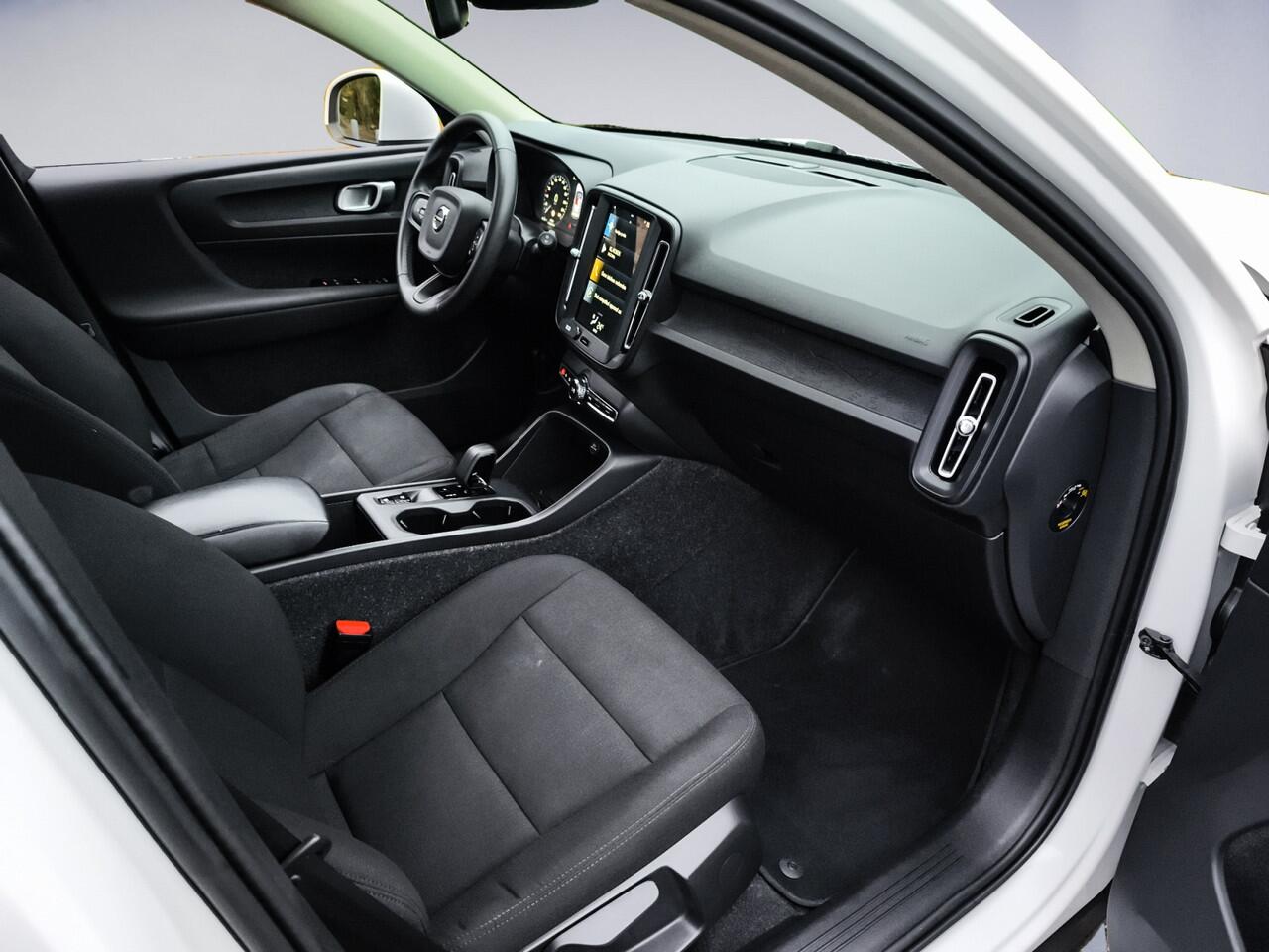 Volvo XC40 1.5 T2 Momentum Core 1e-Eig. & Dealer-Onderh. BOVAG-Garantie. NL-Auto.