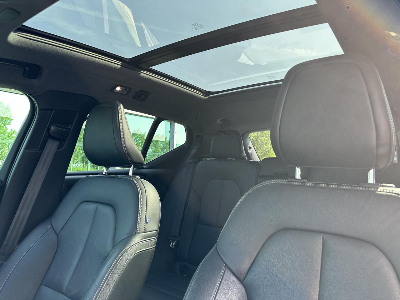 Volvo XC40 1.5 T3 R-Design Automaat, Panoramadak, Trekhaak semi elektrisch inklapbaar, Driver assist, BLIS, Intellisafe, Stoelverwarming, Stuurverwarming