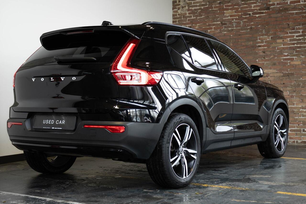 Volvo XC40 T3 Automaat R-Design | Panoramadak | 360° Parkeercamera | Adaptive Cruise Control | BLIS | Parkeersensoren voor + achter | Harman Kardon Premium Audio | BLIS | Stoelverwarming | Volvo on Call | 19'' Lichtmetalen velgen