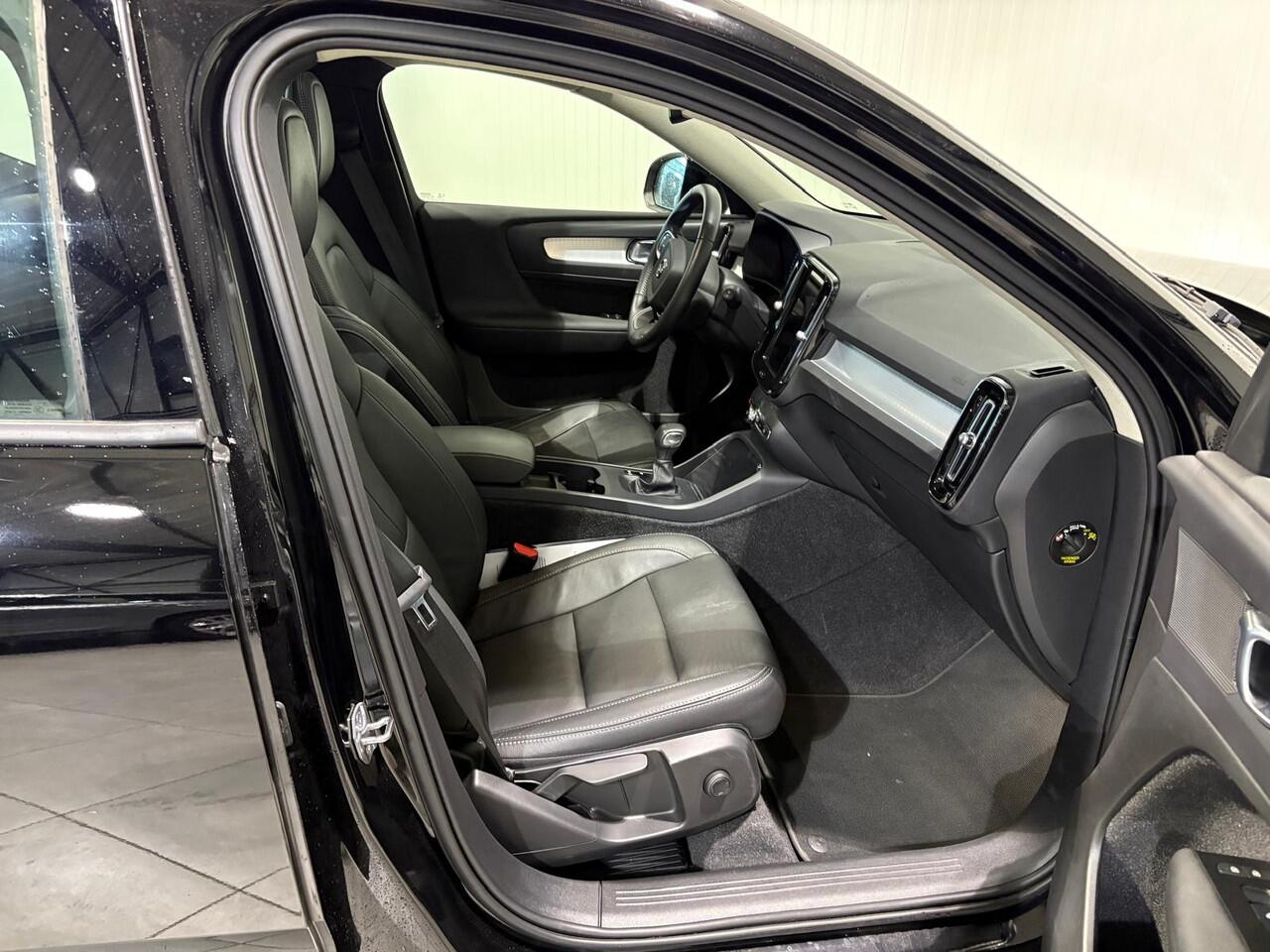 Volvo XC40 T2 Momentum Leder Panoramadak Parkeercamera 129pk