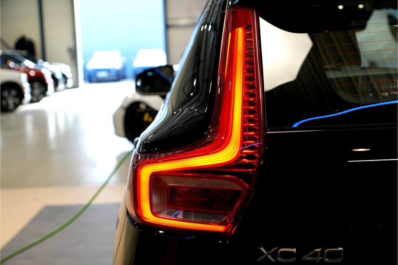 Volvo XC40 1.5 T5 Plug-in Hybrid 193kW/262pk DCT7 Ultimate Bright FACELIFT! PANORAMADAK + HARMAN/KARDON + ADAPT.CRUISE + PILOT ASSIST + NAVI SENSUS + BLIS + LANE ASSIST + EL.STOELEN + STOEL-&STUURVERWARMING + CAMERA + KEYLESS + PARKSENSOREN V&A + 19" LM-VELGEN!!