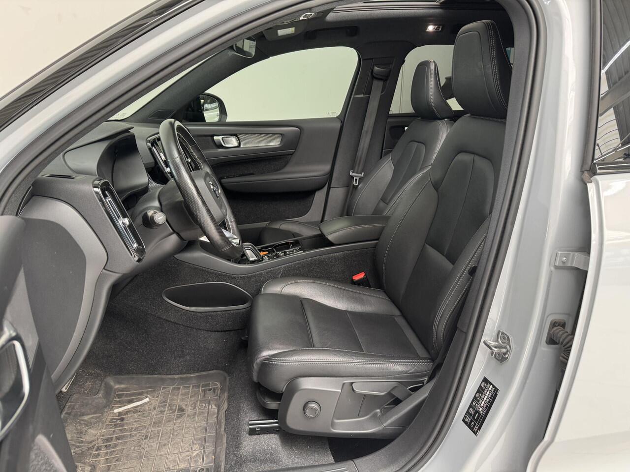 Volvo XC40 1.5 T5 Recharge Inscription | Panoramadak | Camera | Trekhaak wegklapbaar | Navigatie | Adaptieve cruise control